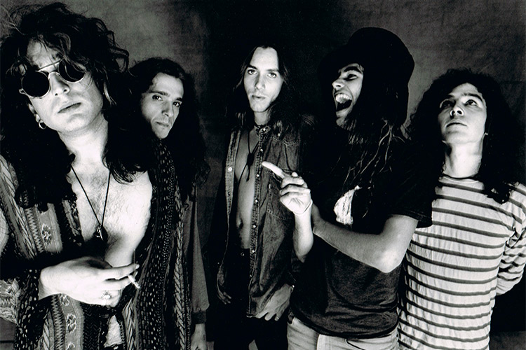 “¿Quién cojones son Buenas Noches Rose?”: el documental que revive a la banda de culto del rock español