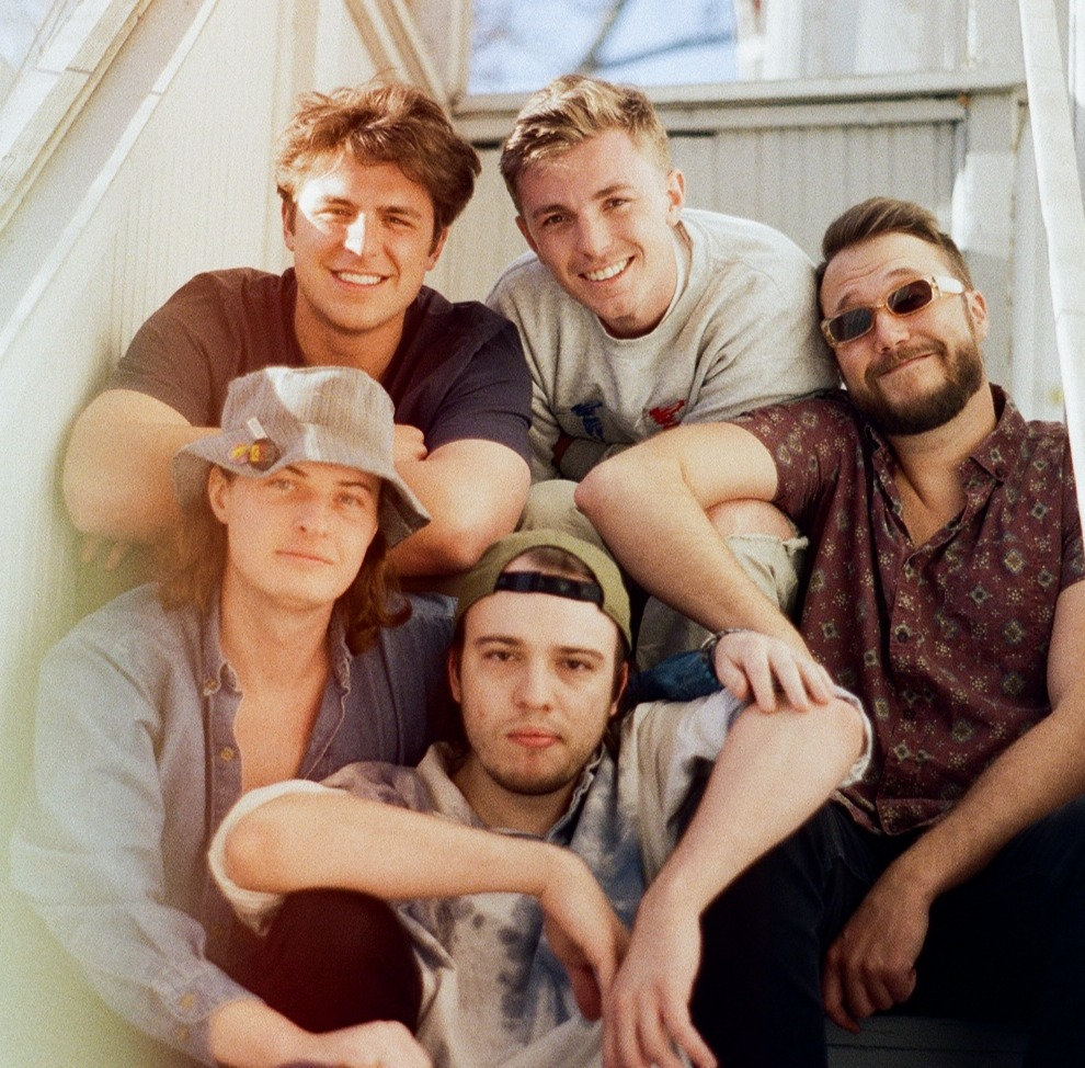 Krooked Kings encienden la temporada con “Parking Lot”