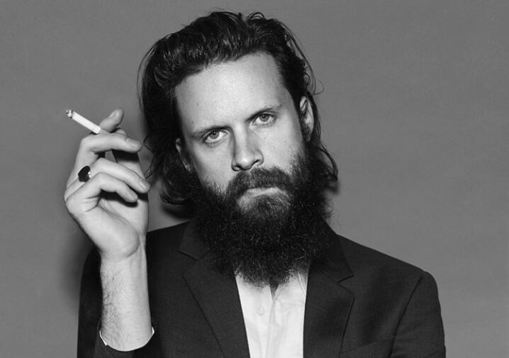 Father John Misty deslumbra con covers de The Who y The Magnetic Fields en concierto benéfico