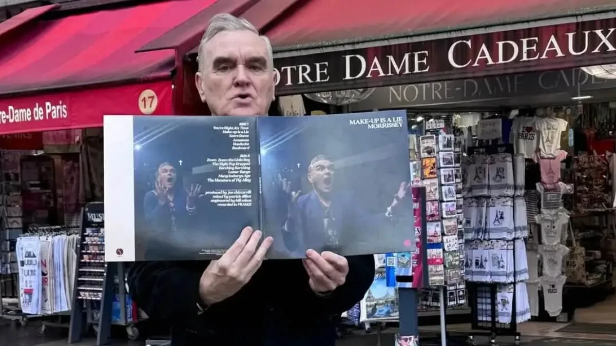 Morrissey lanza “Notre-Dame” y modifica letra polémica en su versión de estudio