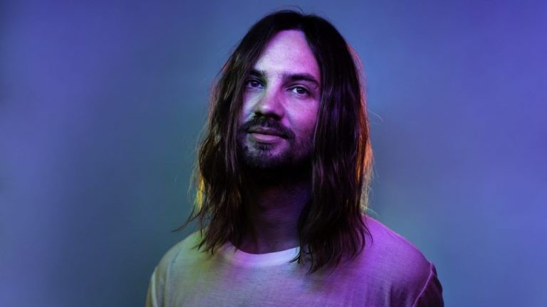 Tame Impala sorprende con remix de “Dracula” junto a JENNIE de BLACKPINK