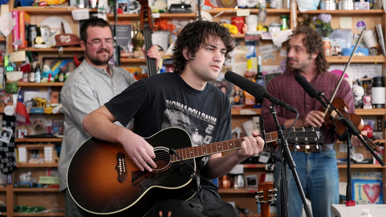 MJ Lenderman estrena canciones inéditas y sorprende con versiones en HeAthens Homecoming